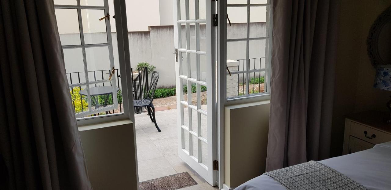 Villa Moi โจฮันเนสเบิร์ก ภายนอก รูปภาพ